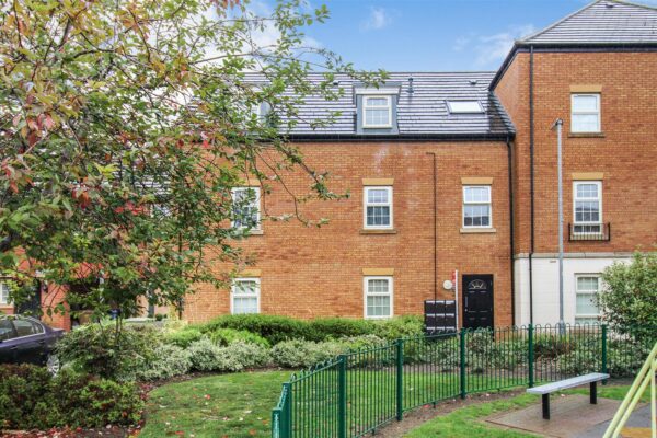 Outfield Close, Great Oakley, Corby