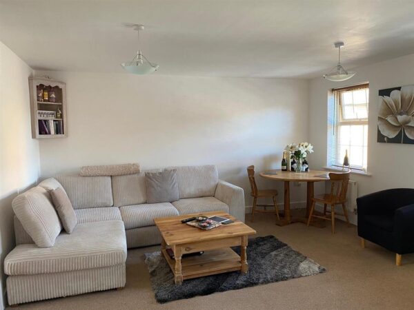 Outfield Close, Great Oakley, Corby