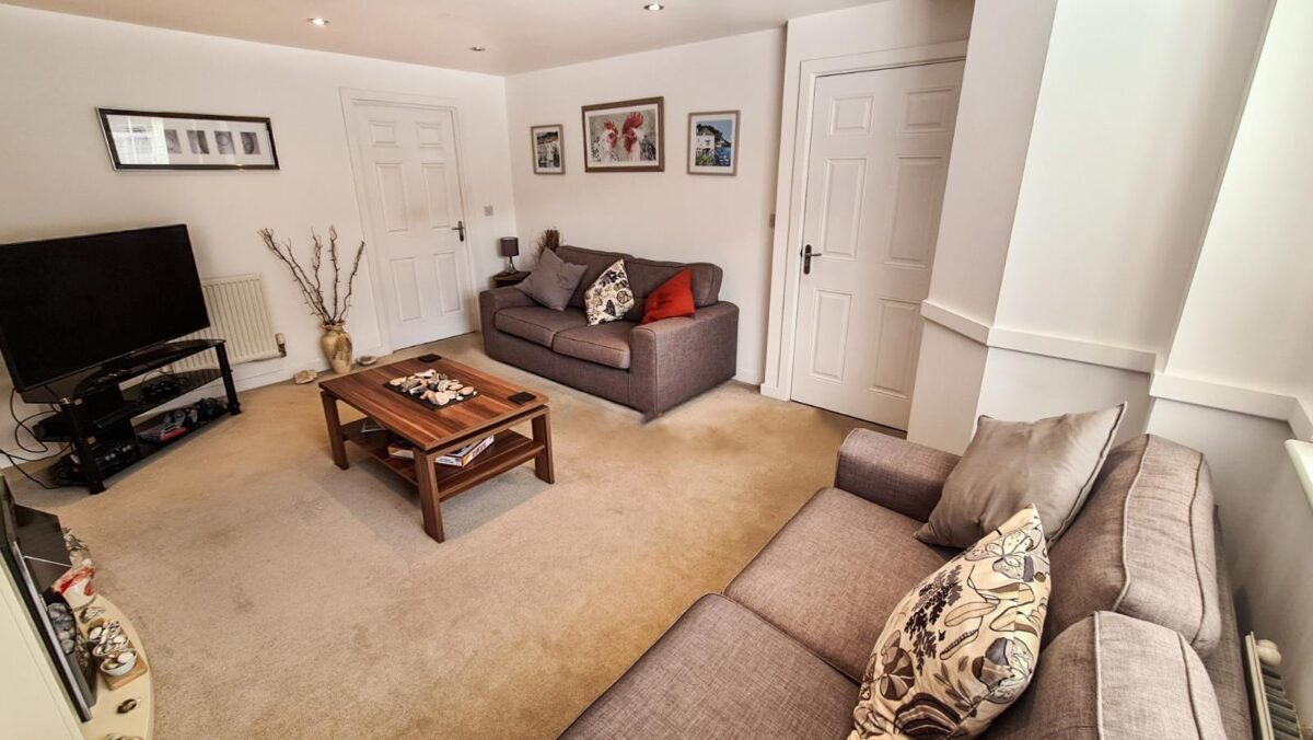 Nuthatch Close, Corby
