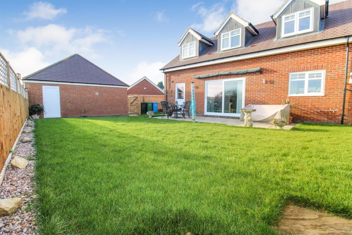 Stonehouse Crescent, Stanion
