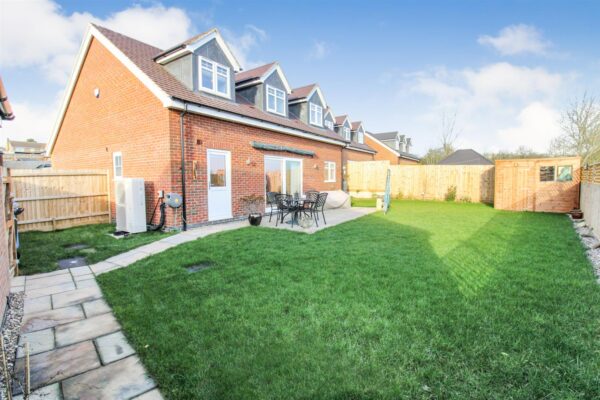 Stonehouse Crescent, Stanion