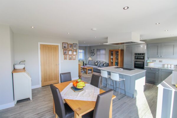 Stonehouse Crescent, Stanion