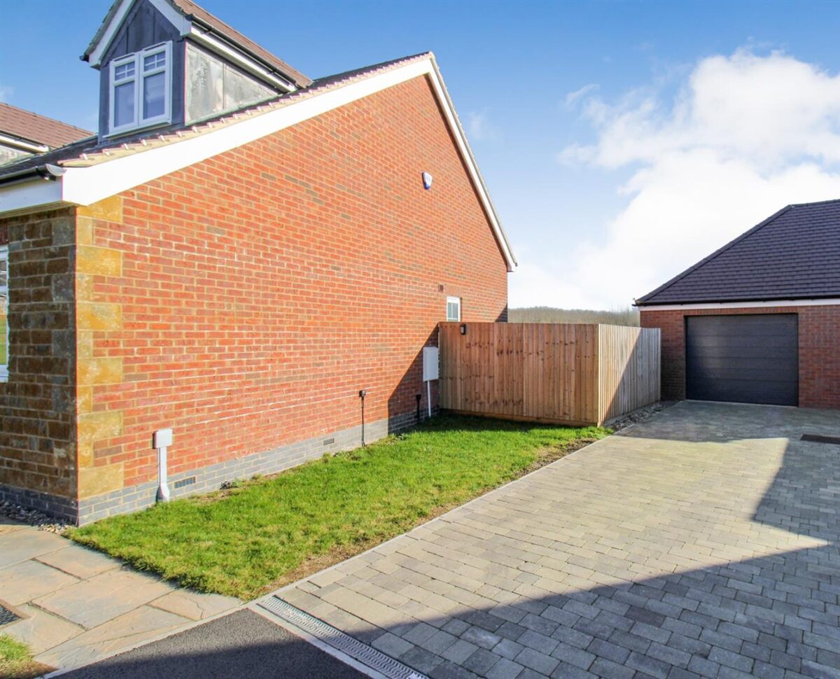 Stonehouse Crescent, Stanion
