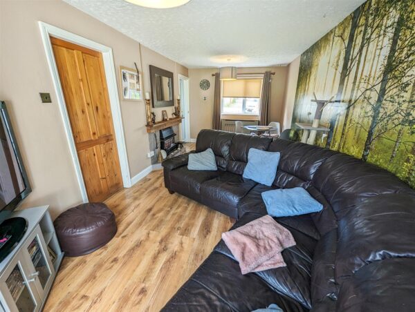 Barnsley Square, Corby