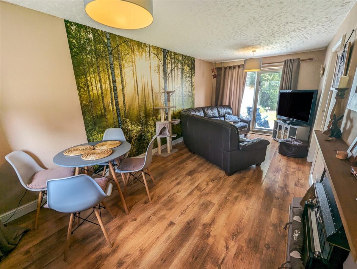 Barnsley Square, Corby