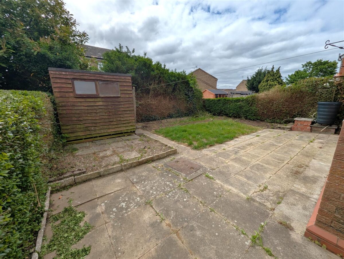 Willow Brook Road, Corby