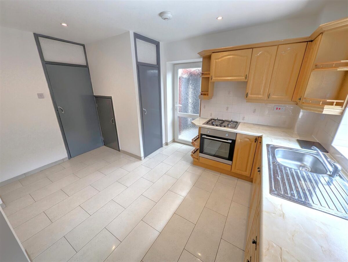 Willow Brook Road, Corby