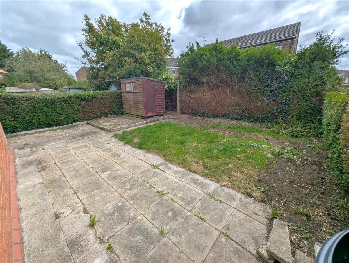 Willow Brook Road, Corby