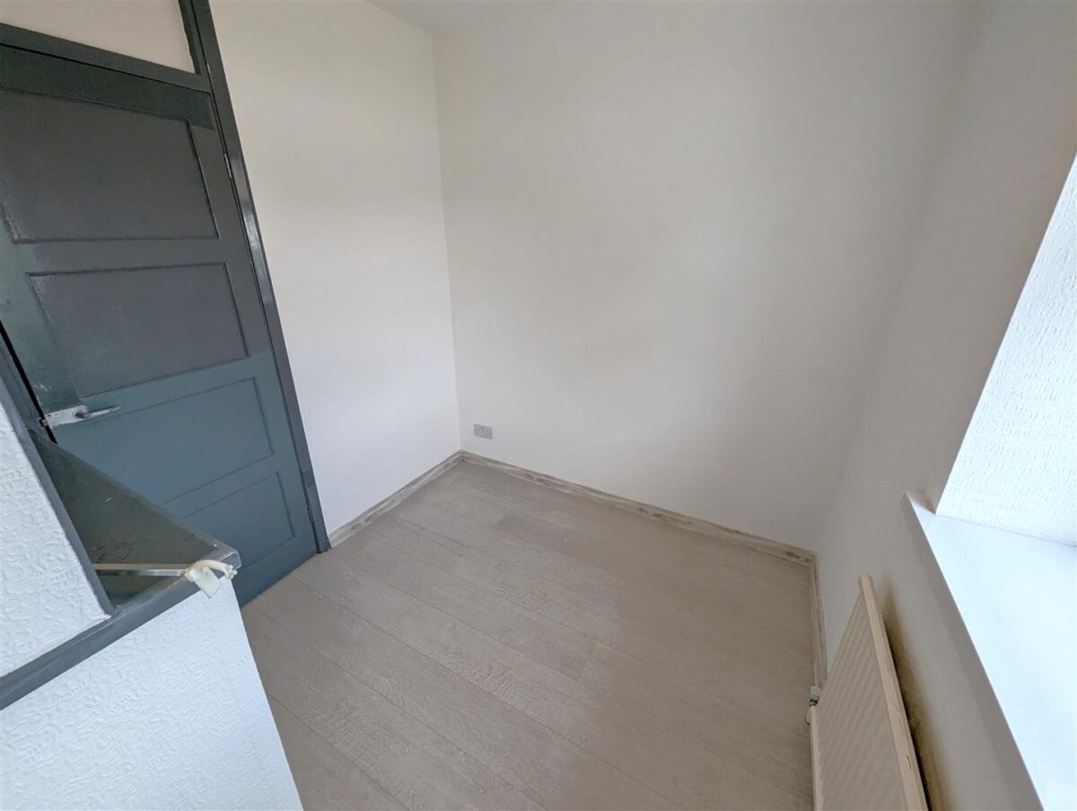 Willow Brook Road, Corby