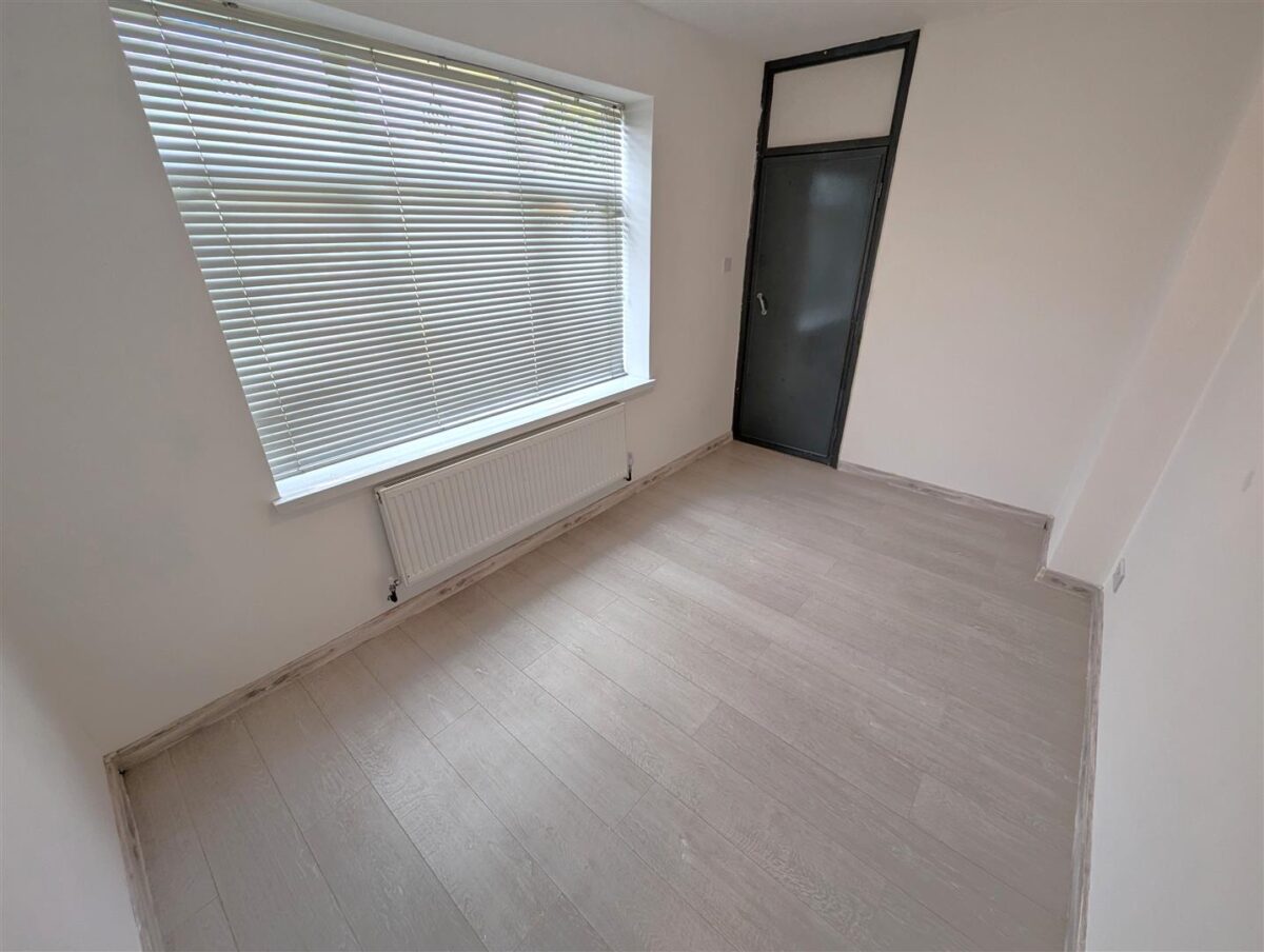 Willow Brook Road, Corby