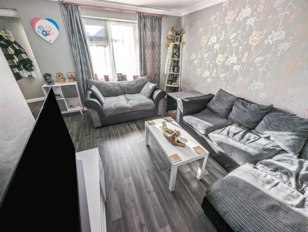 Llewellyn Walk, Corby