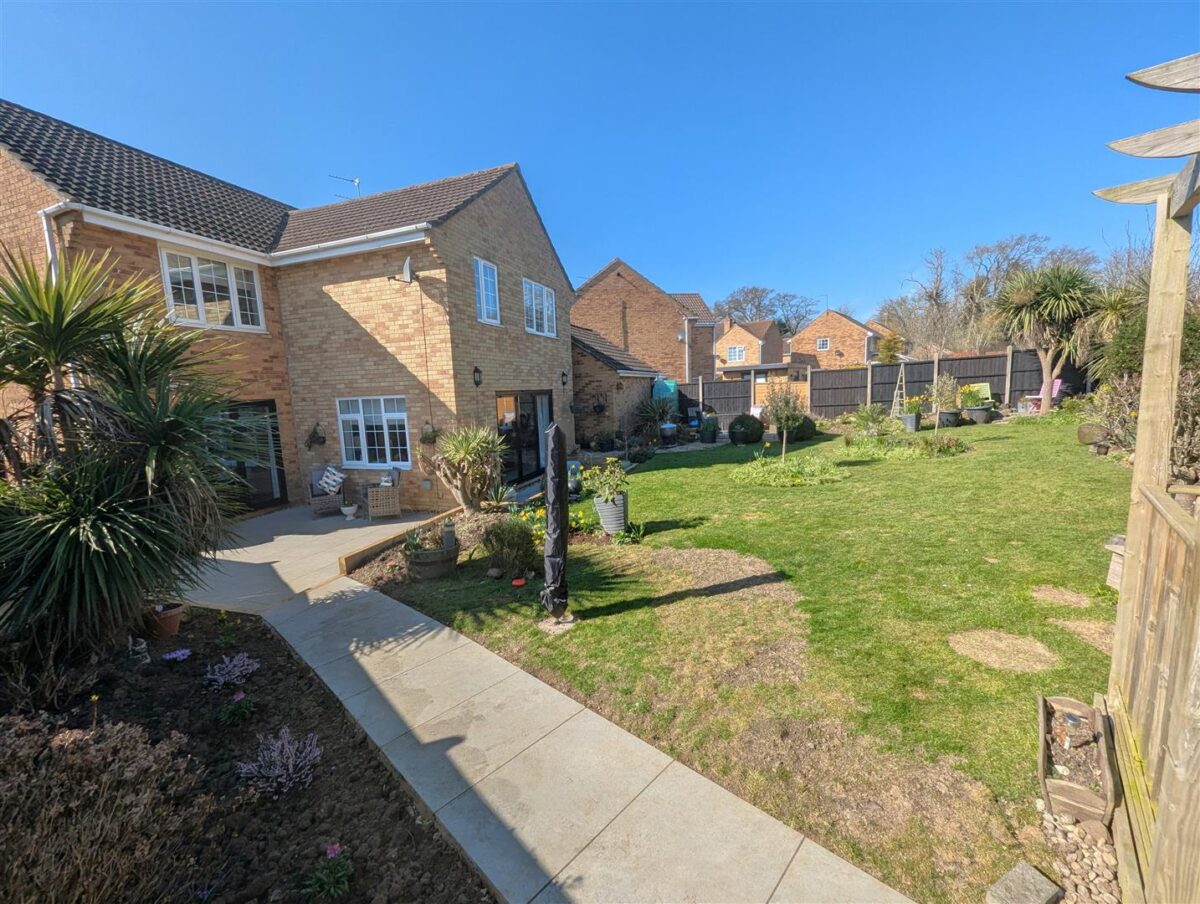 Home Close, Great Oakley, Corby