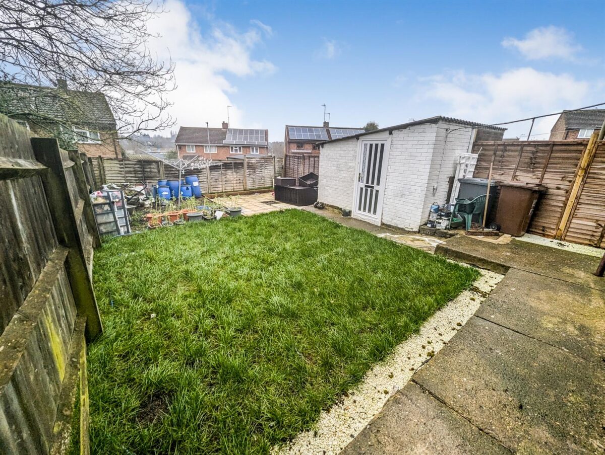 Counts Farm Road, Corby