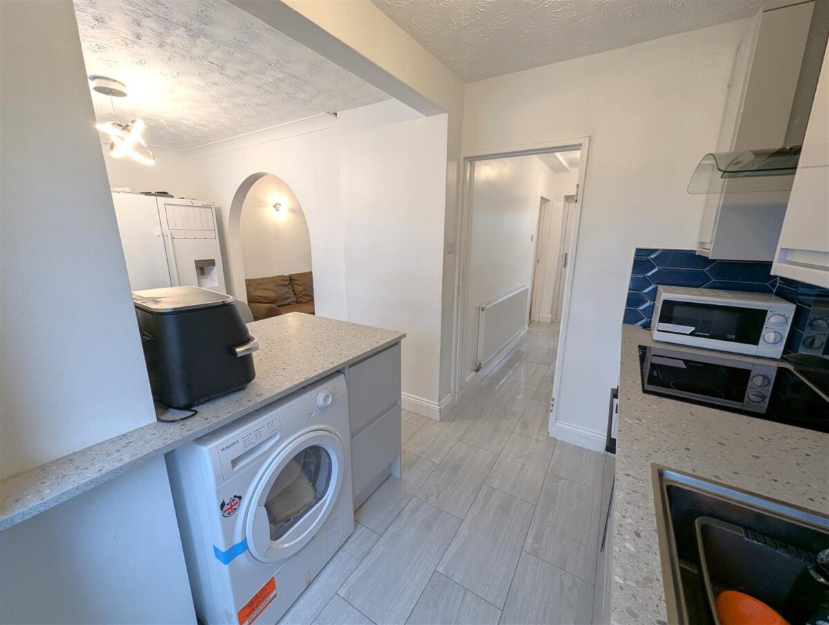 Counts Farm Road, Corby