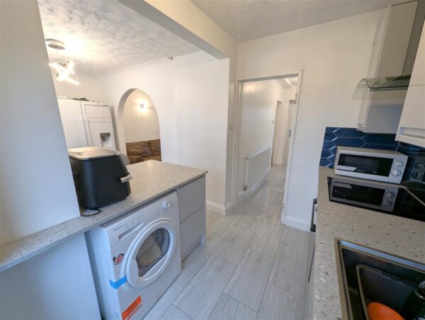 Counts Farm Road, Corby