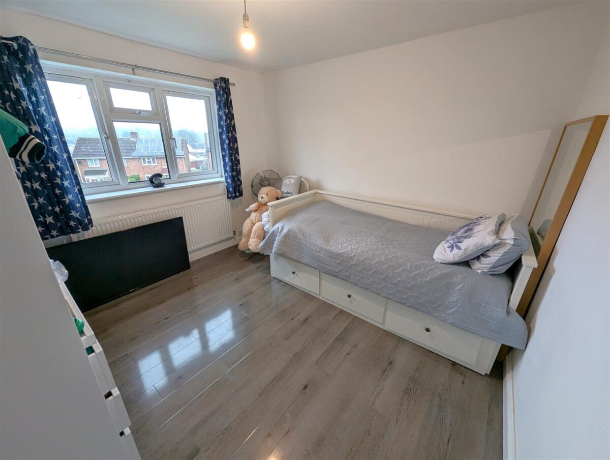 Counts Farm Road, Corby