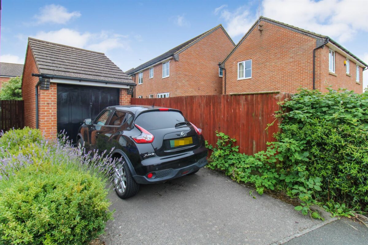 Dunnock Road, Corby