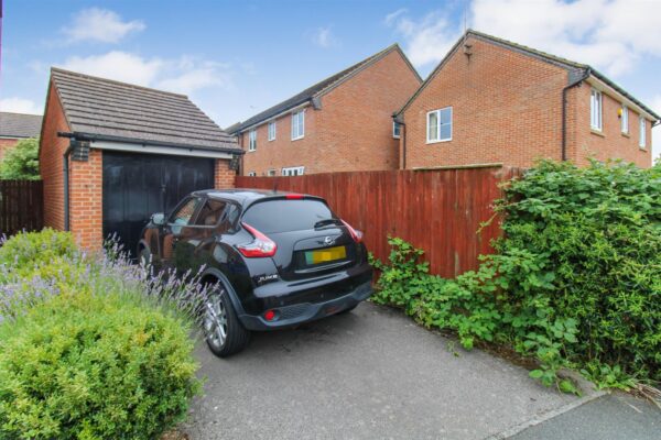Dunnock Road, Corby