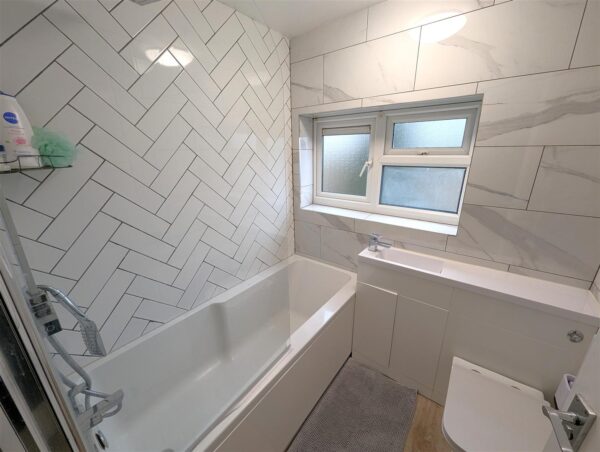 Counts Farm Road, Corby