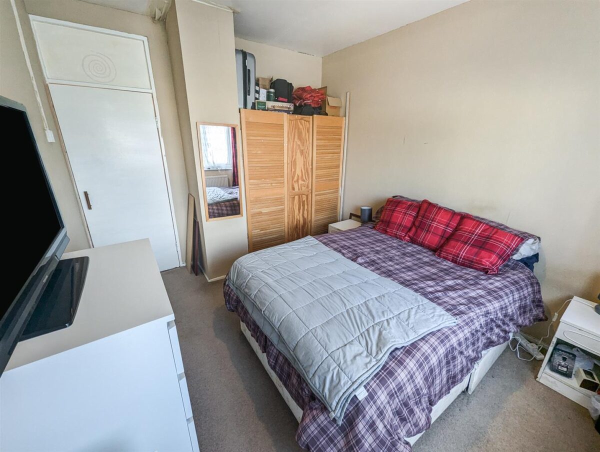 Croyde Avenue, Corby