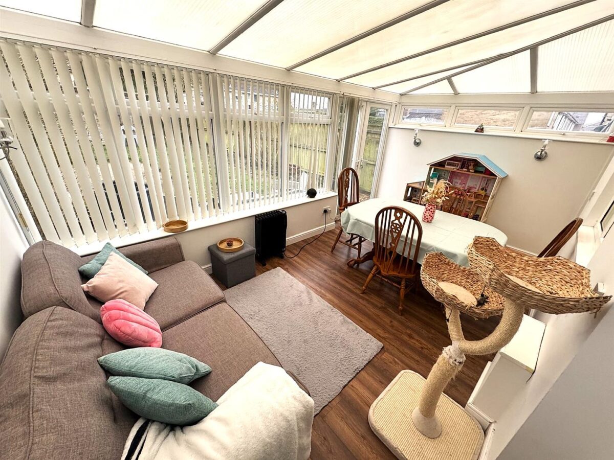 Farmstead Road, Corby