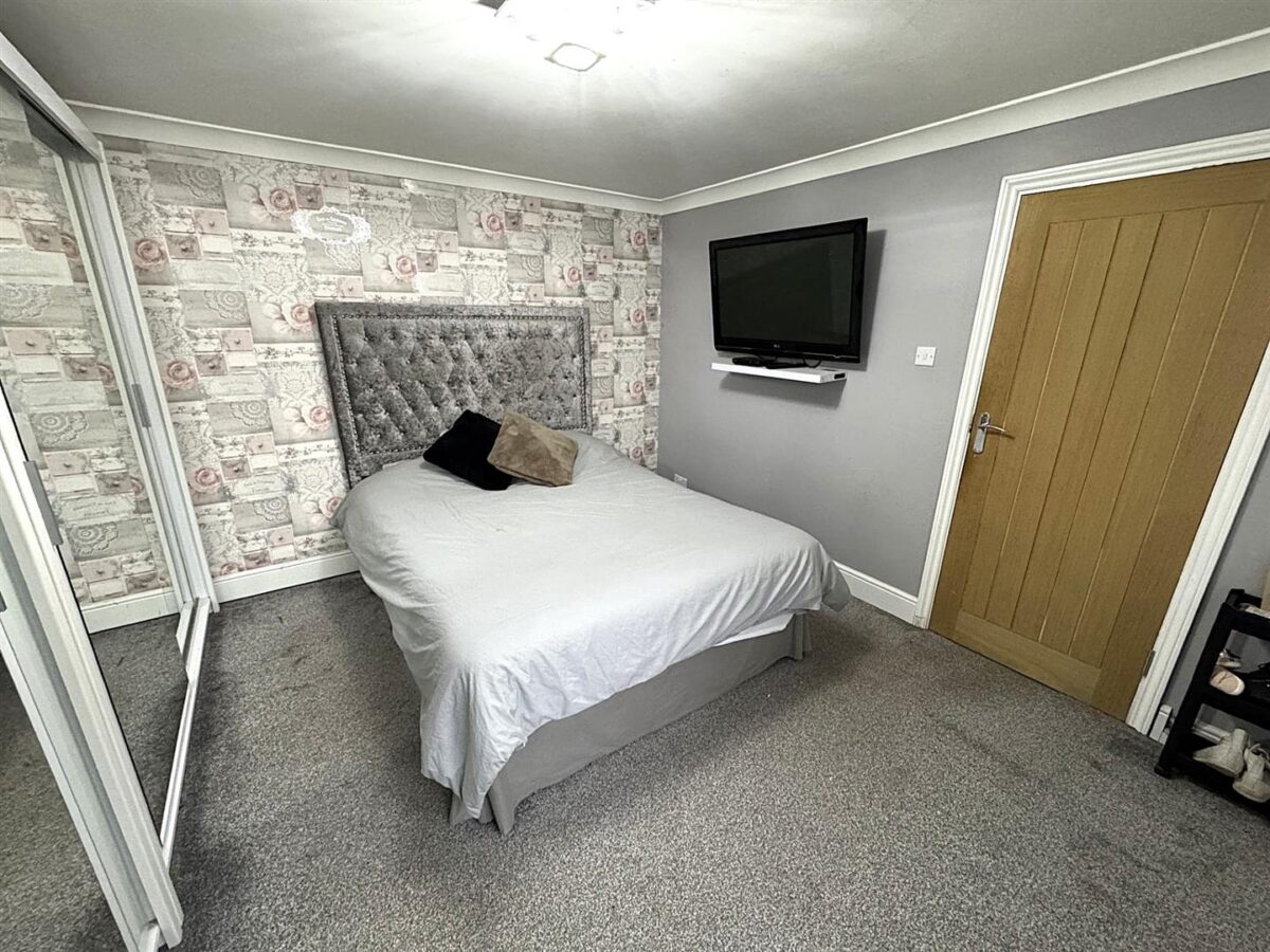 Jura Close, Corby