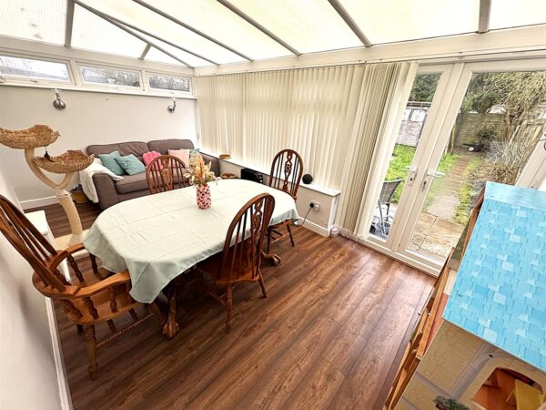 Farmstead Road, Corby