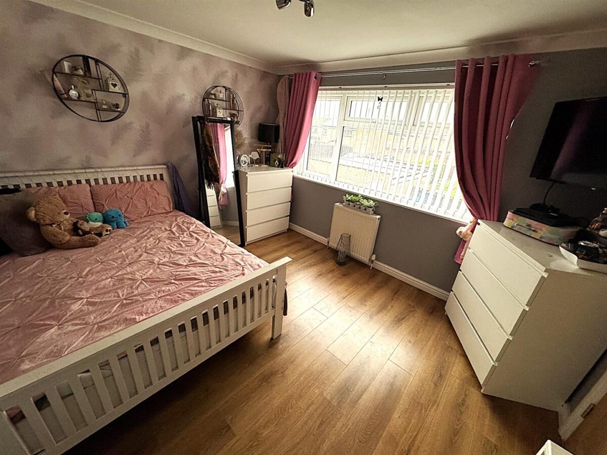 Jura Close, Corby