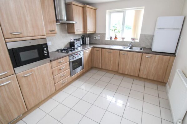Dunnock Road, Corby