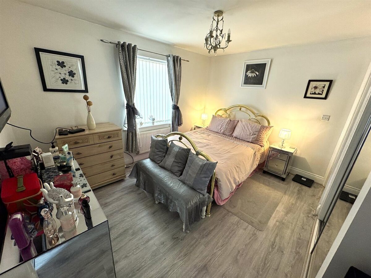 Dunnock Road, Corby