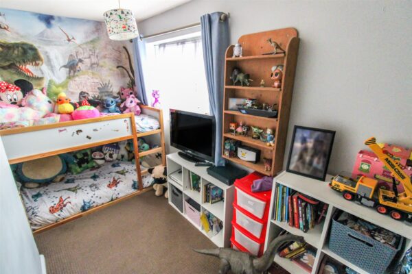 Farmstead Road, Corby