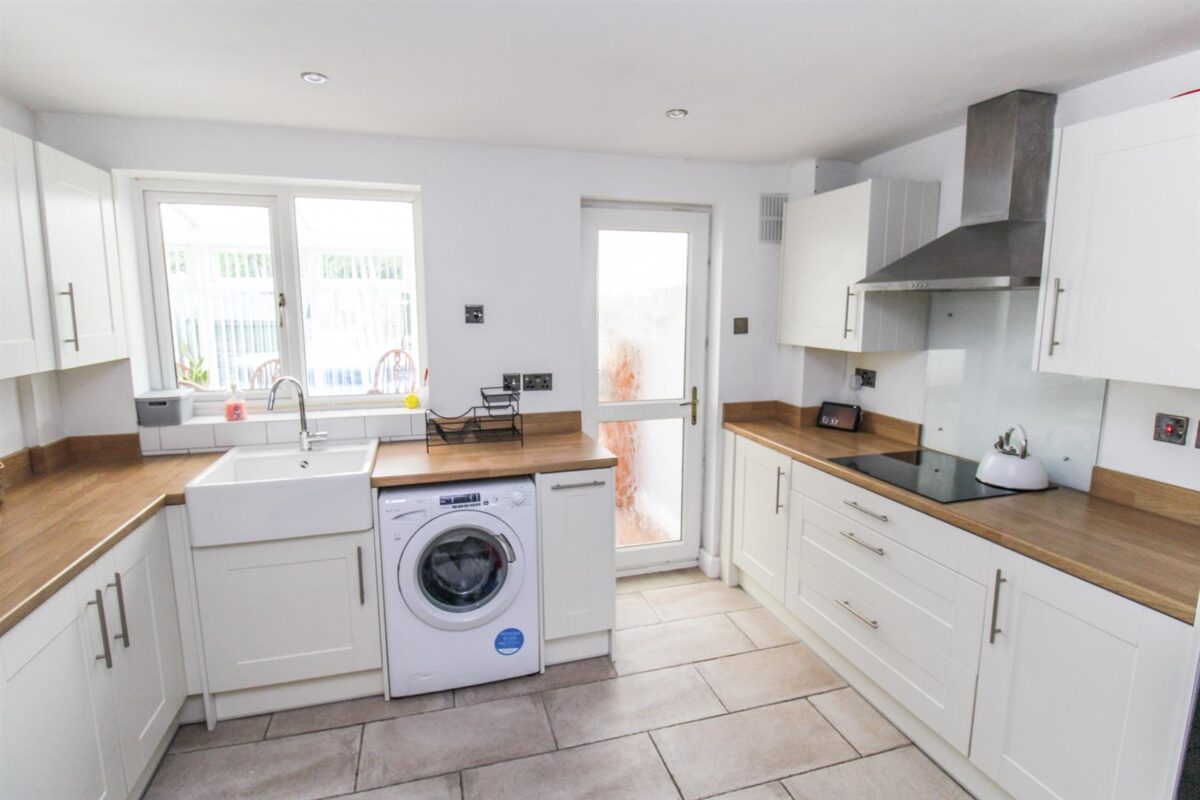 Farmstead Road, Corby