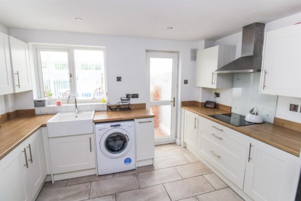 Farmstead Road, Corby
