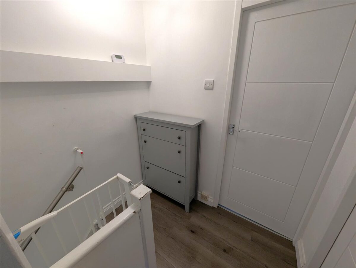 Counts Farm Road, Corby