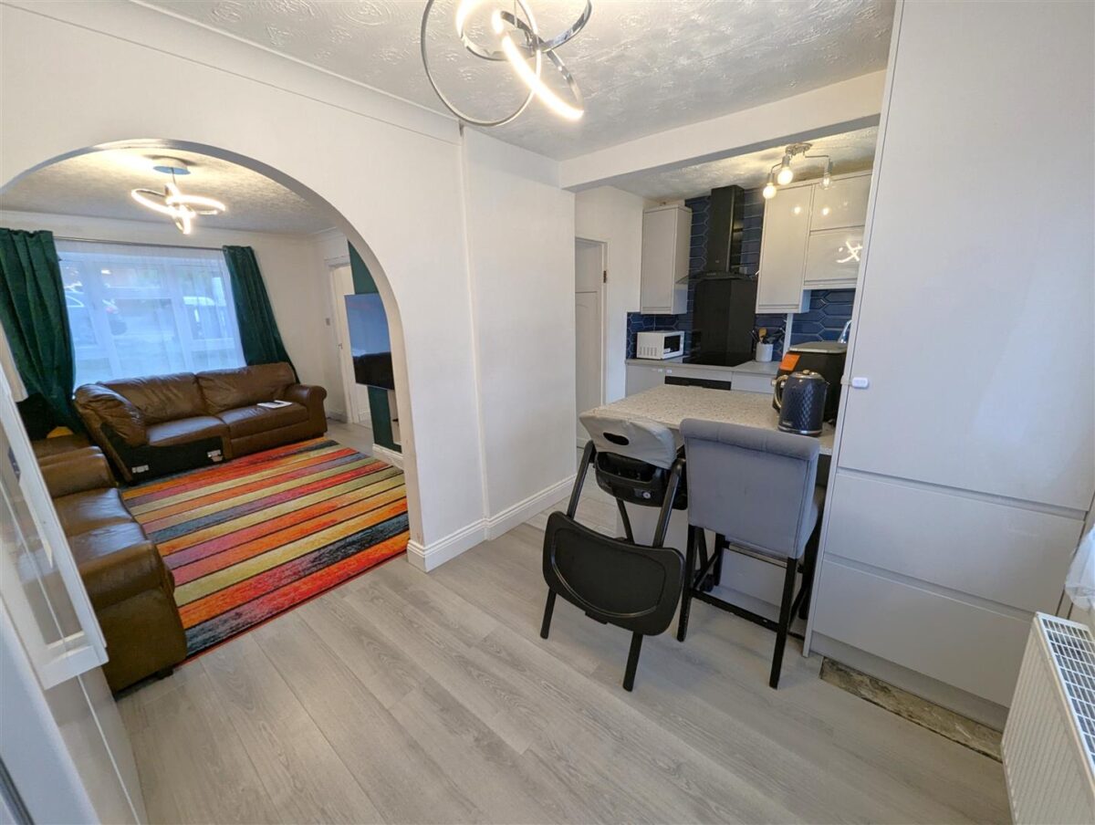 Counts Farm Road, Corby