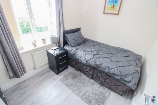 Dunnock Road, Corby