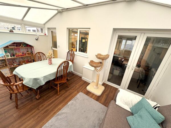Farmstead Road, Corby