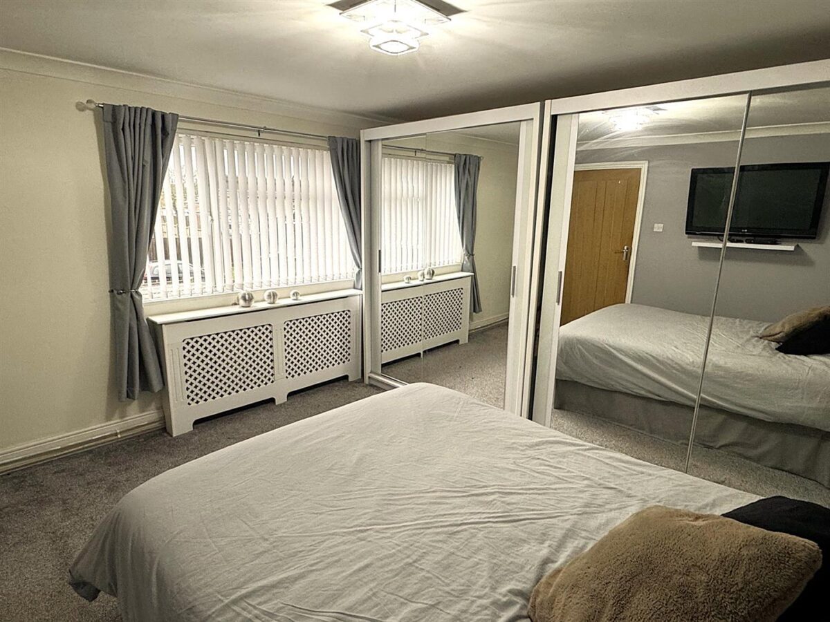 Jura Close, Corby
