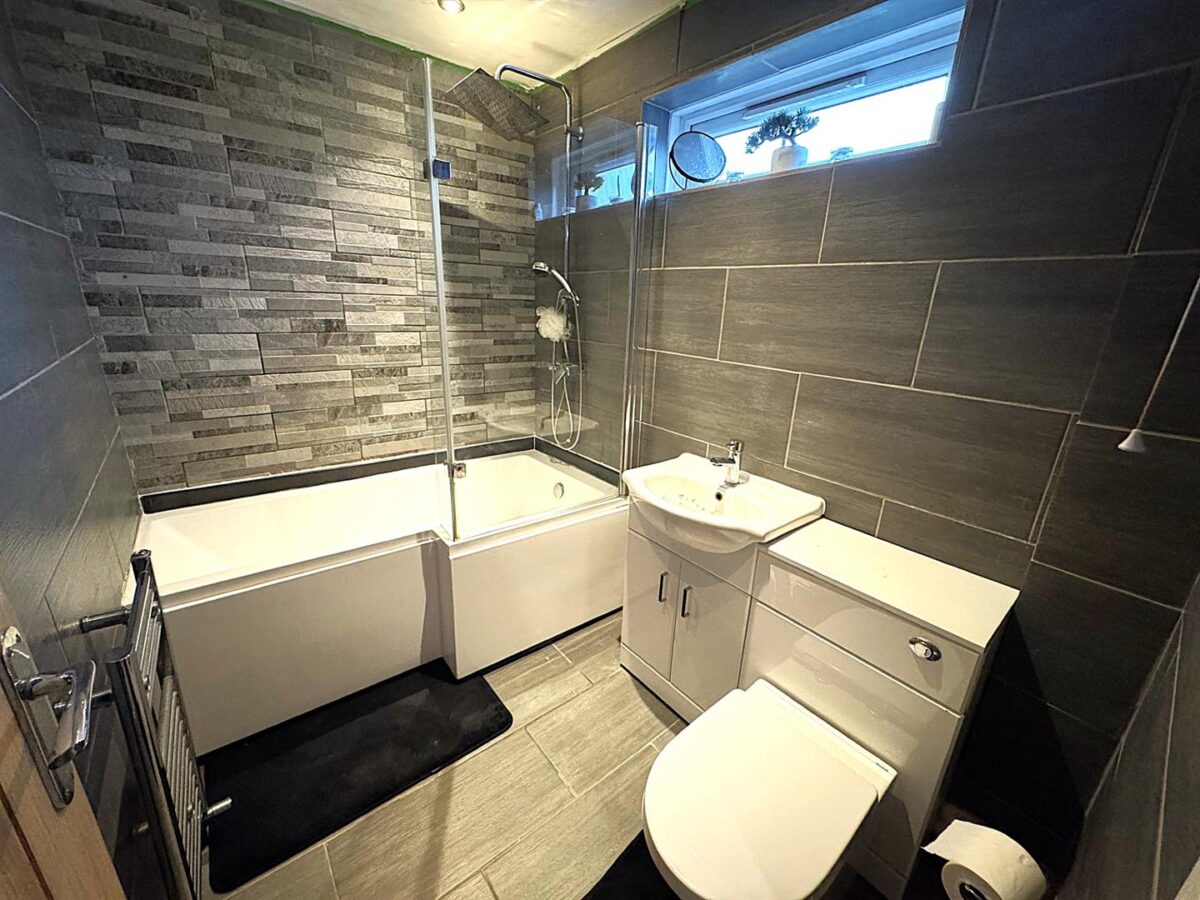 Jura Close, Corby