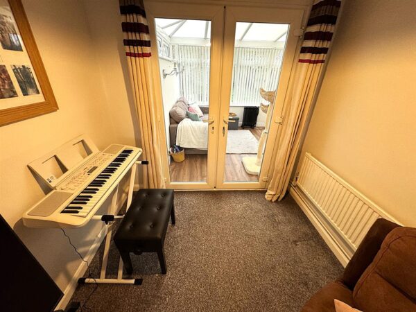 Farmstead Road, Corby