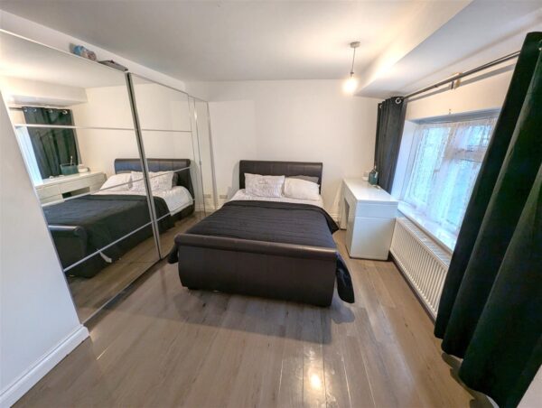 Counts Farm Road, Corby