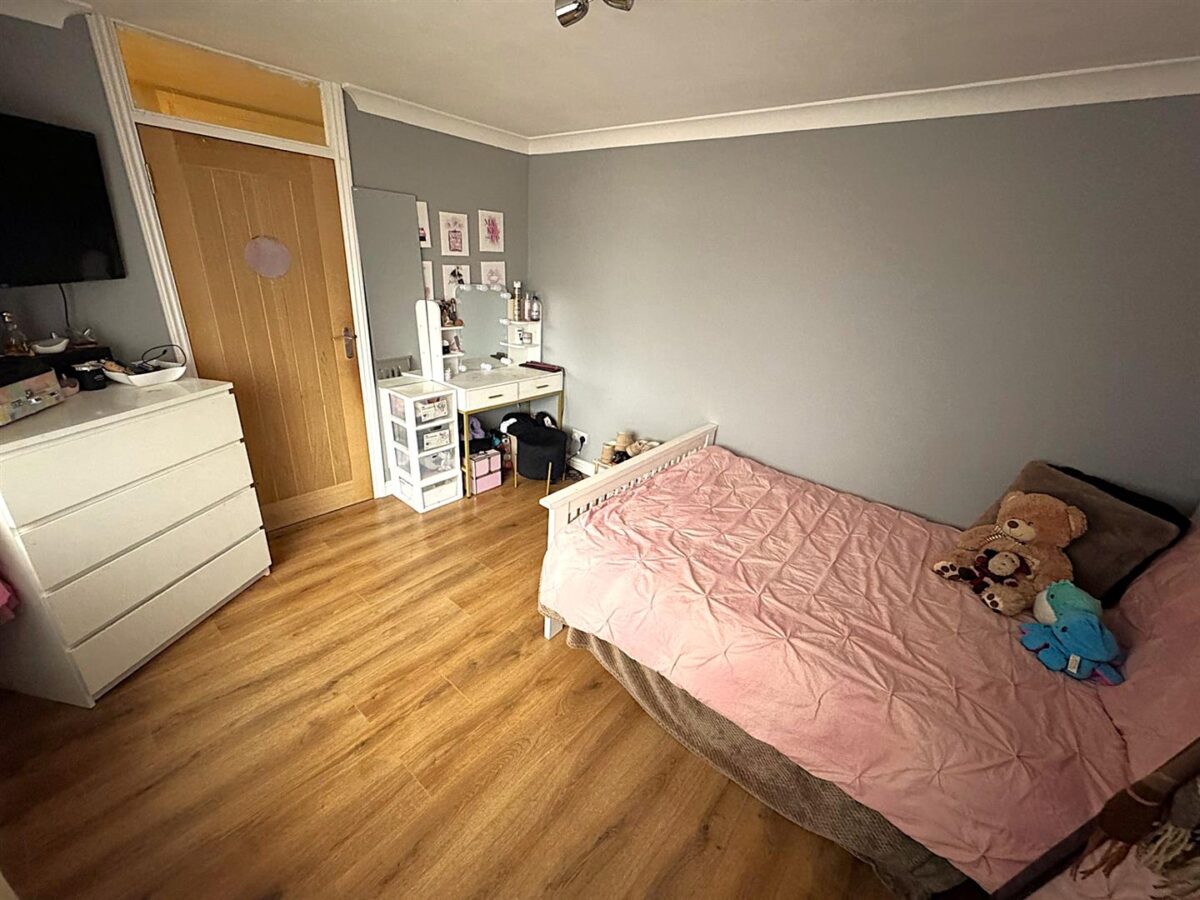 Jura Close, Corby