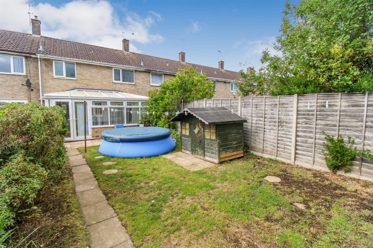 Farmstead Road, Corby