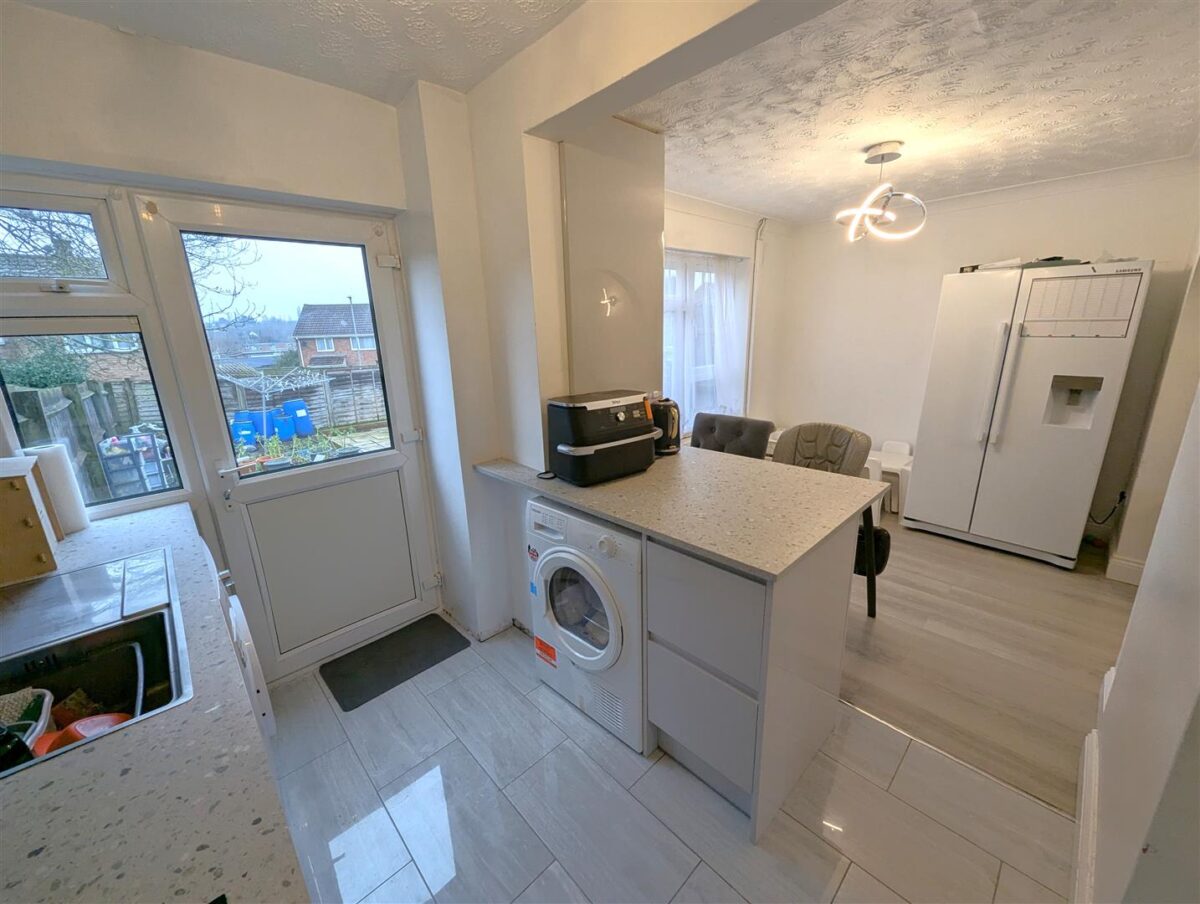 Counts Farm Road, Corby