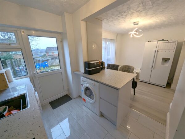 Counts Farm Road, Corby