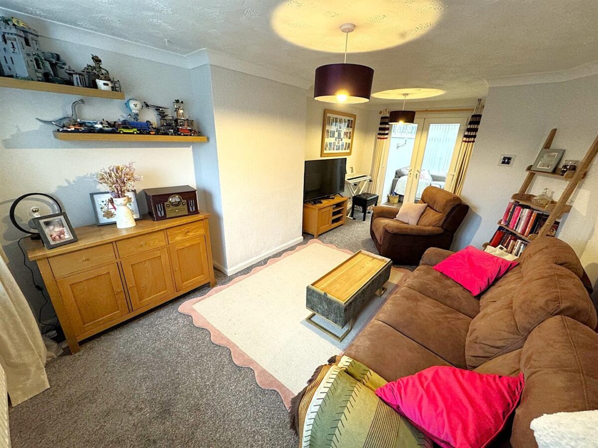 Farmstead Road, Corby