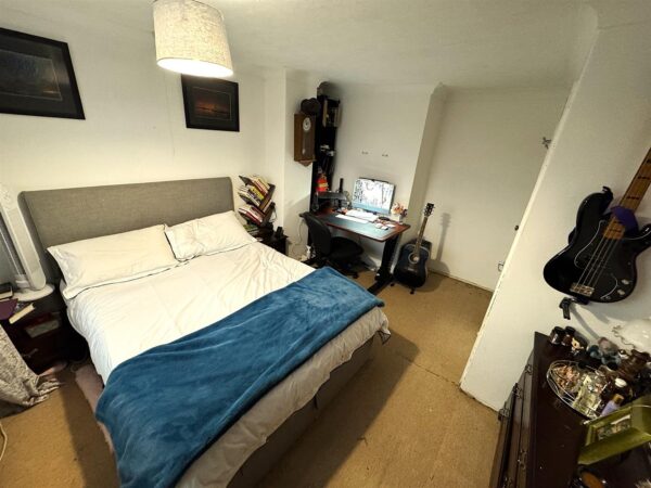 Farmstead Road, Corby