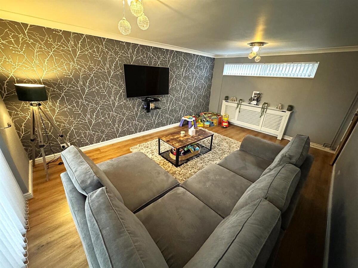 Jura Close, Corby