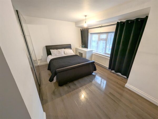 Counts Farm Road, Corby