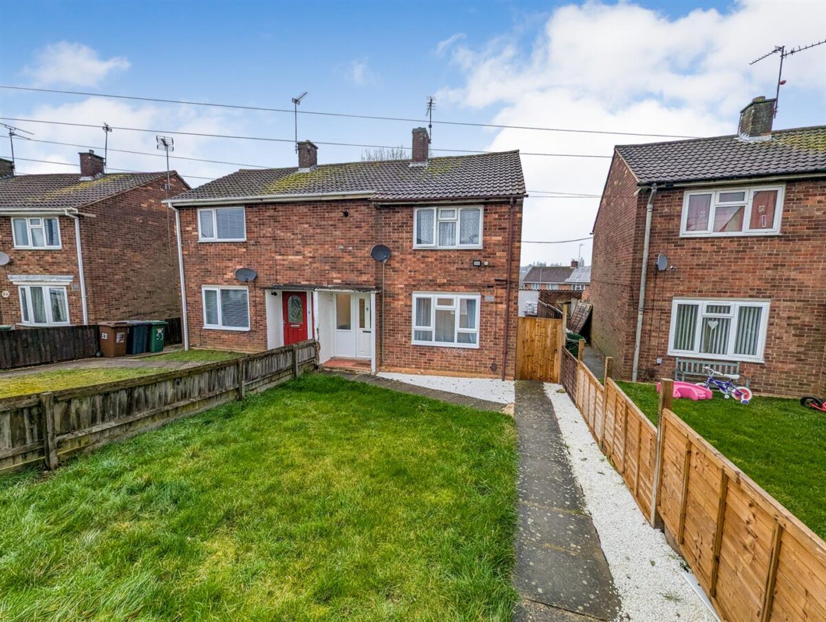 Counts Farm Road, Corby